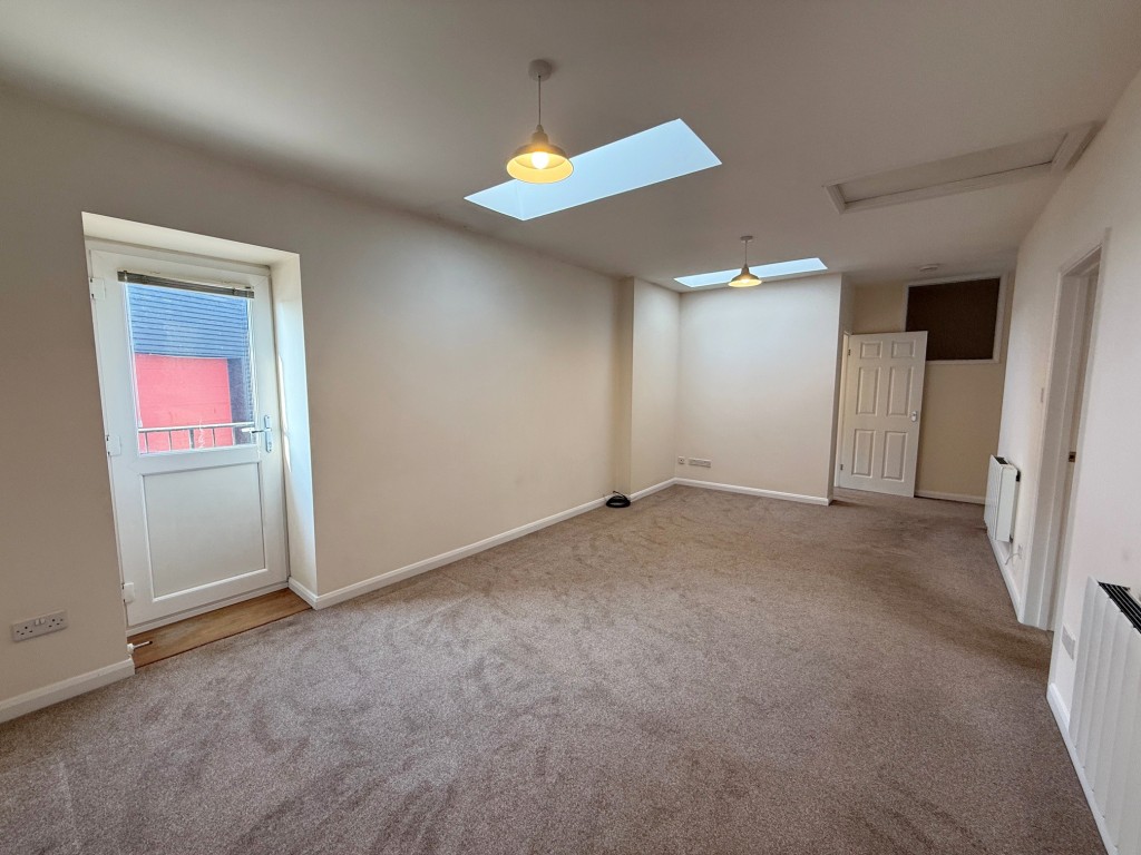 Lot: 194 - VACANT FREEHOLD TOWNHOUSE WITH PARKING - First floor living room with Juliette Balcony and skylights